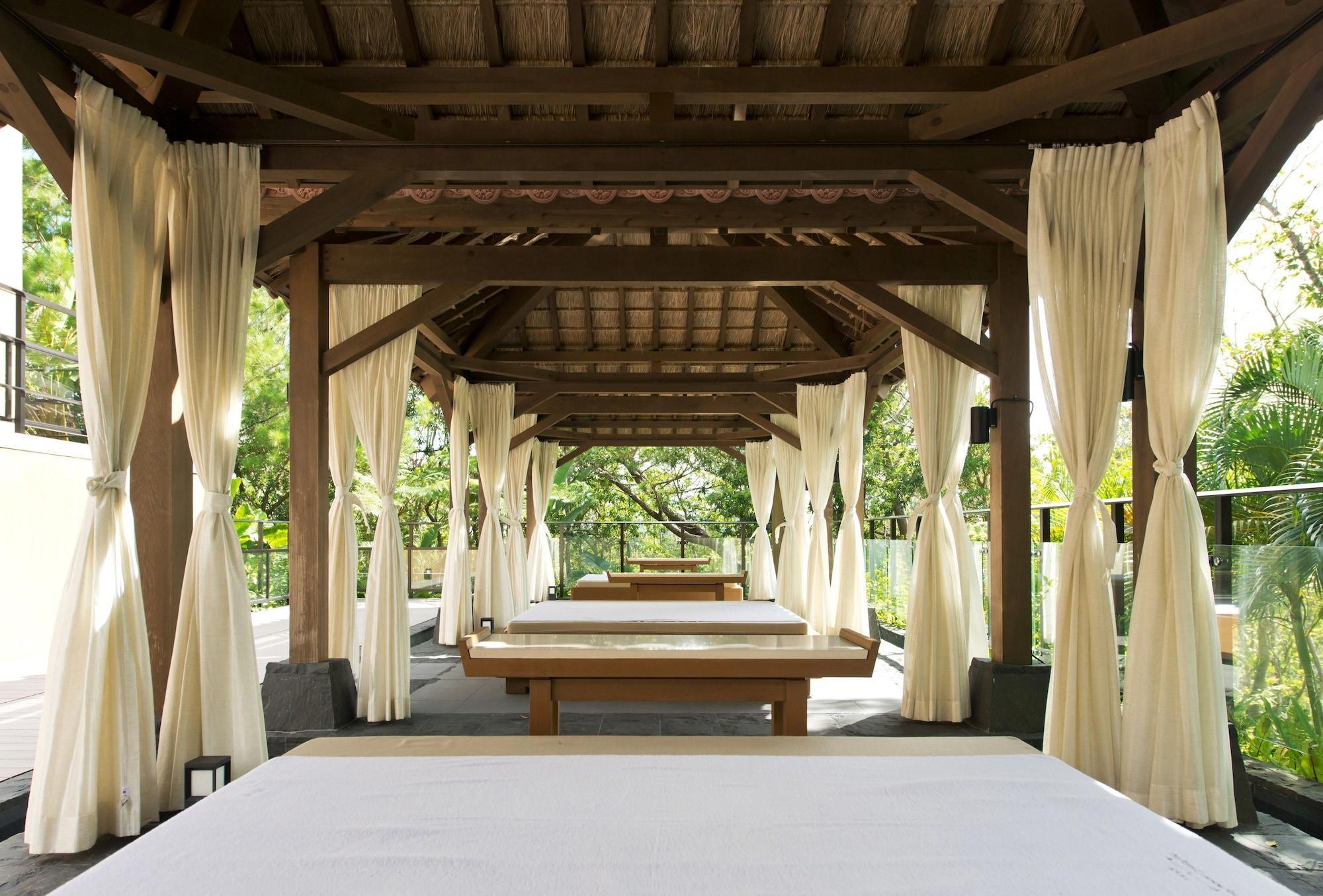 The Ritz-Carlton Okinawa Hotel Nago Buitenkant foto