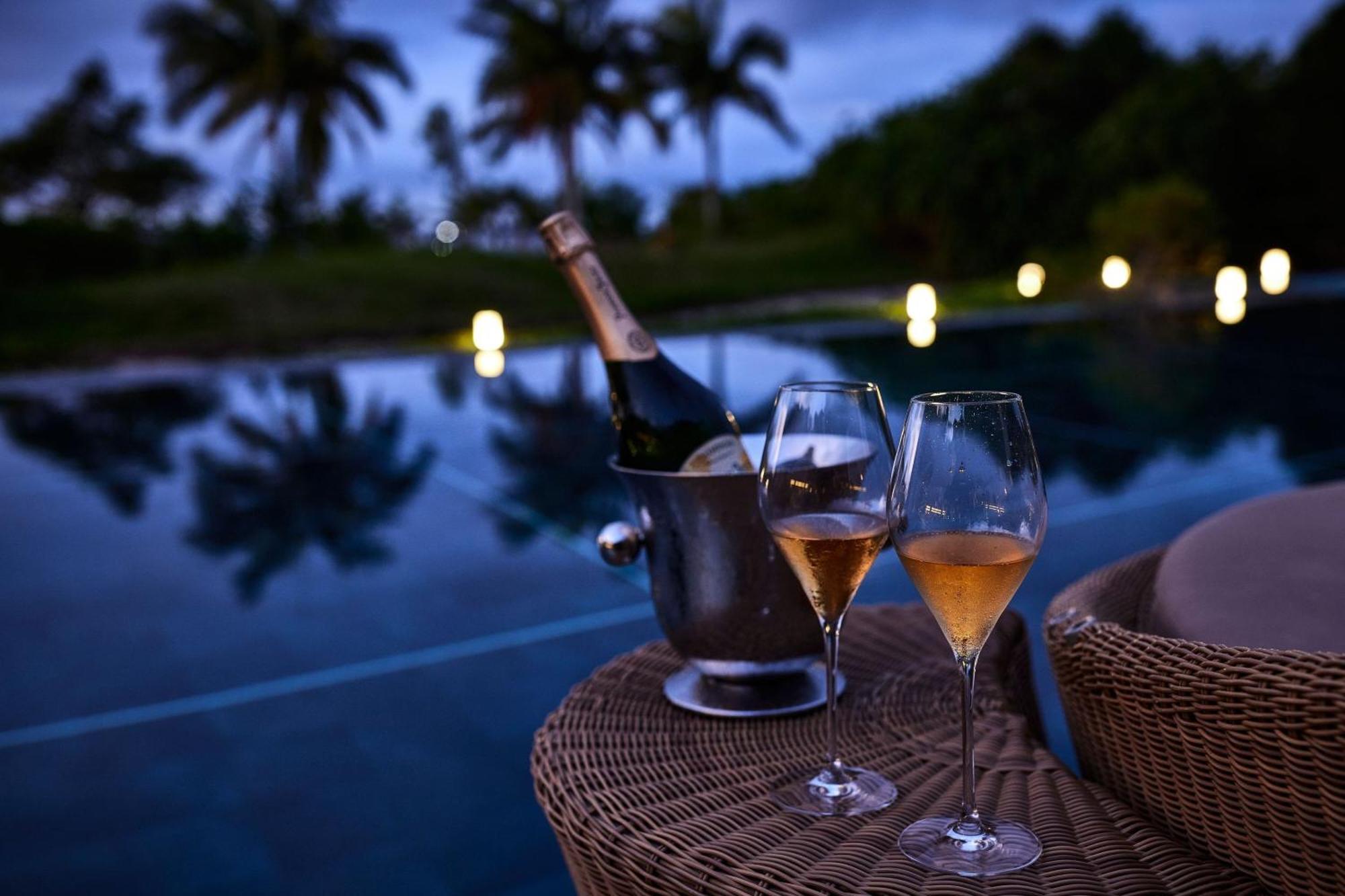 The Ritz-Carlton Okinawa Hotel Nago Buitenkant foto